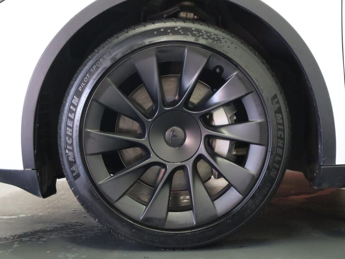 Tesla Model Y Performance Dual Motor AWD 5