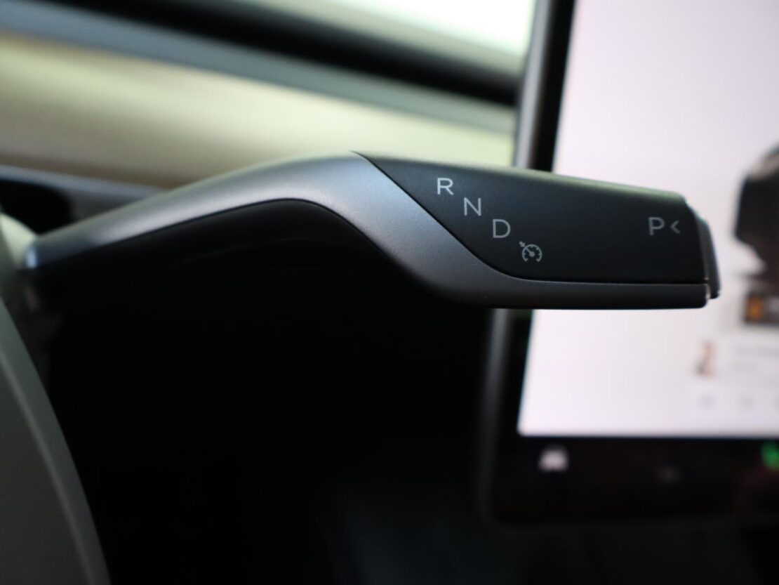 Tesla Model Y Performance Dual Motor AWD 15
