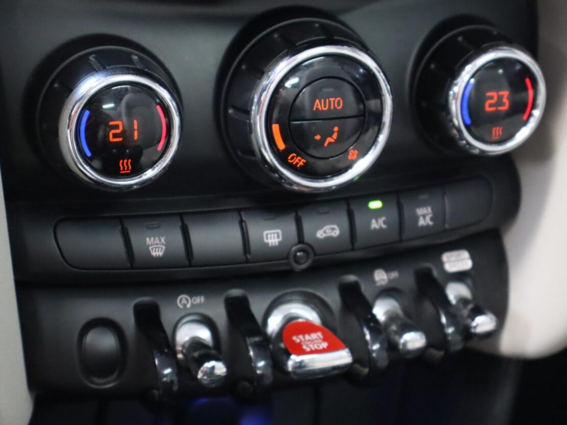 Mini Mini Cooper D Cabrio Auto 19