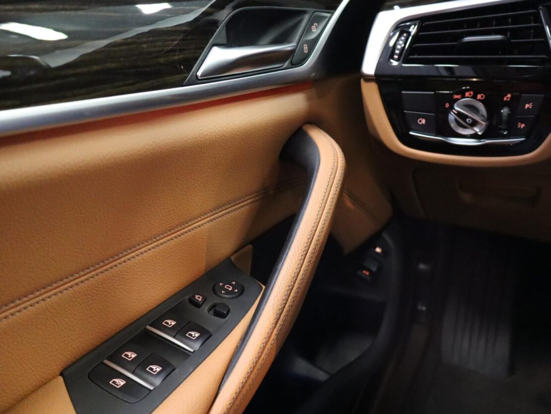BMW Serie 5 530e Auto Line Luxury 16