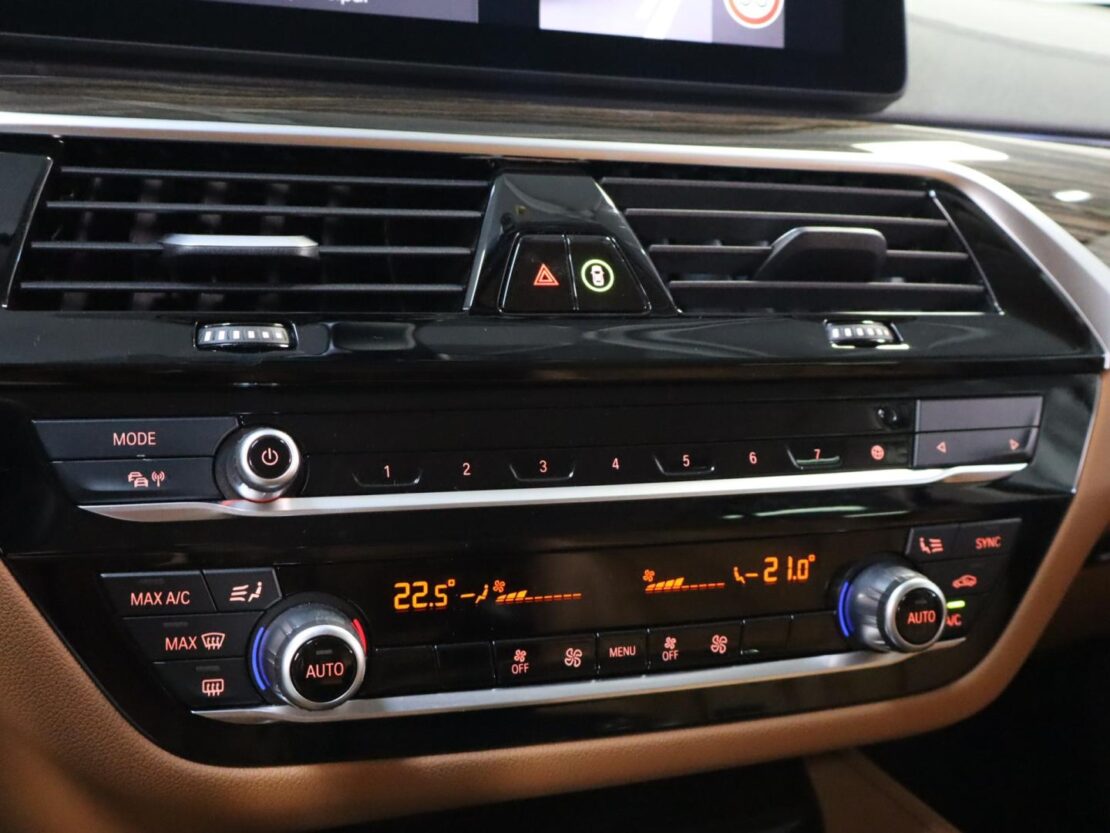 BMW Serie 5 530e Auto Line Luxury 27