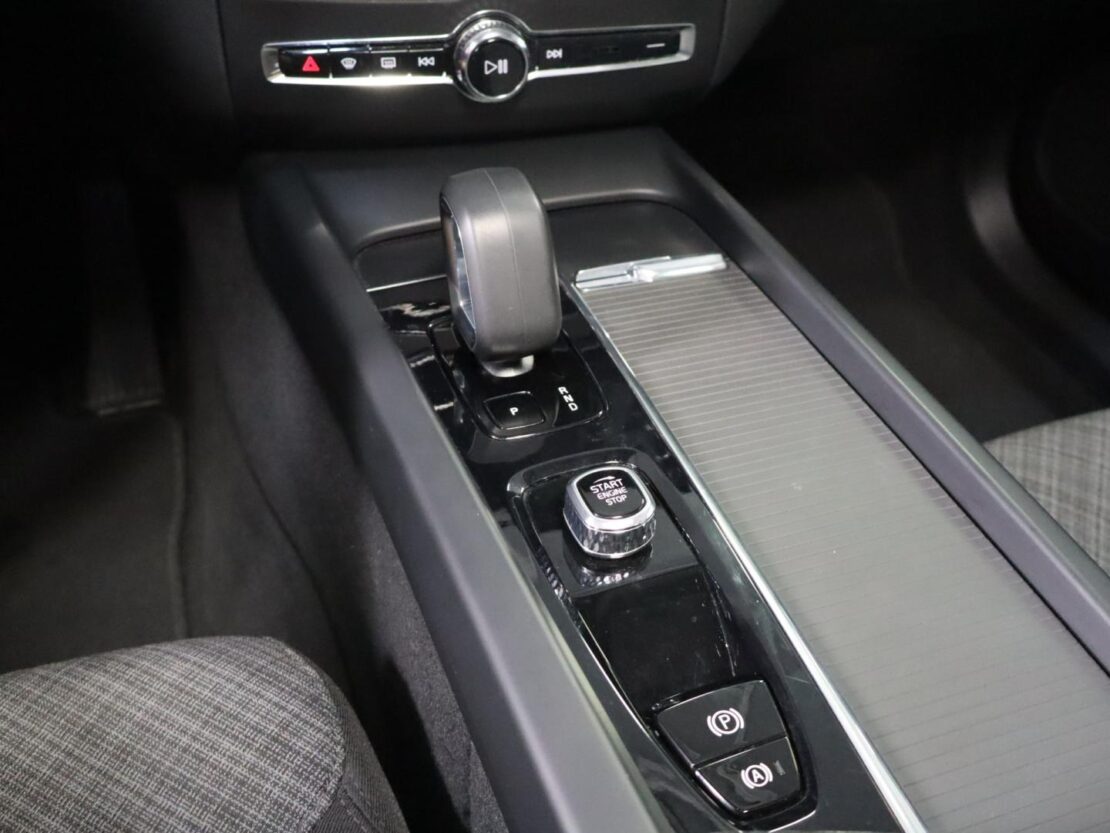 Volvo XC60 2.0 T6  AWD PHEV Core Auto 22
