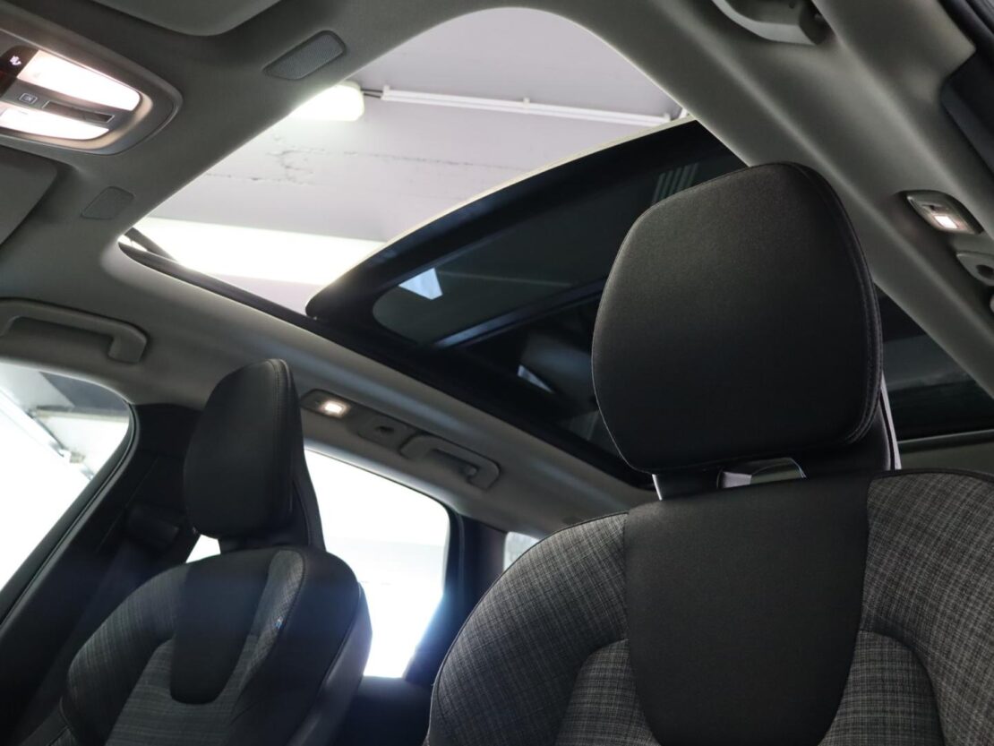 Volvo XC60 2.0 T6  AWD PHEV Core Auto 23