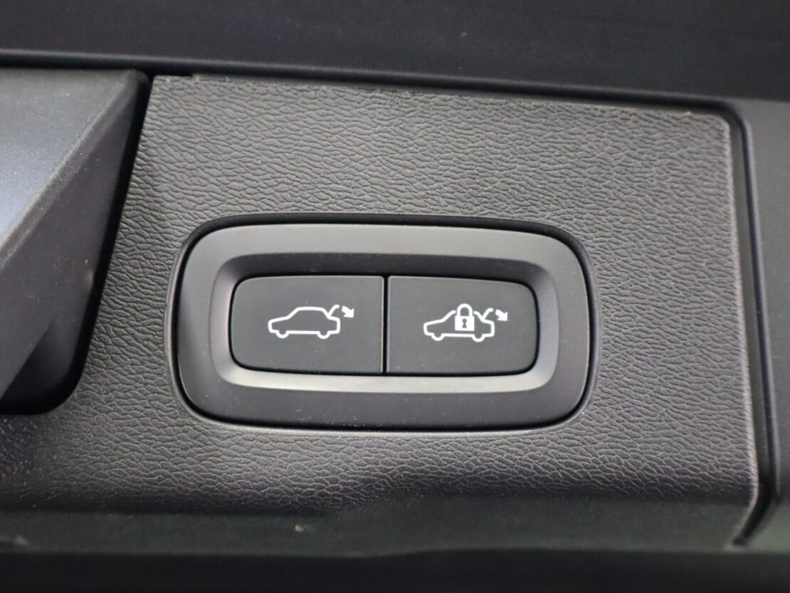 Volvo XC60 2.0 T6  AWD PHEV Core Auto 24