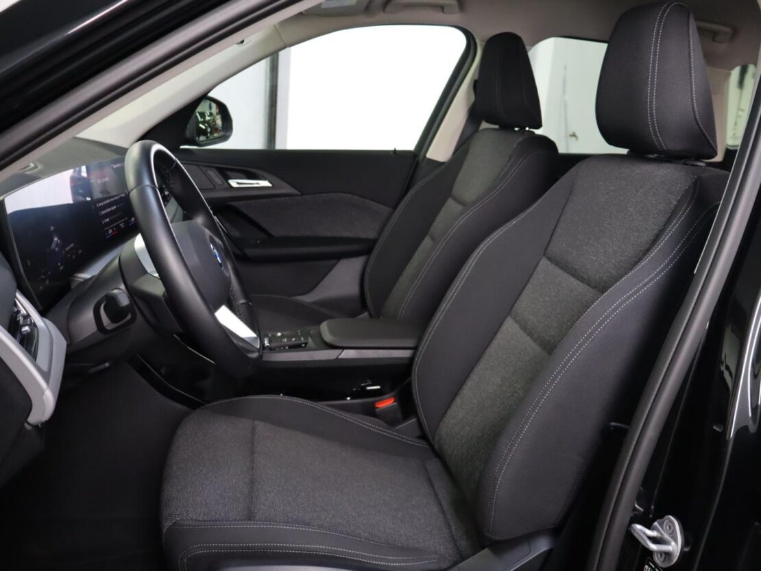 BMW iX1 xDrive30 8