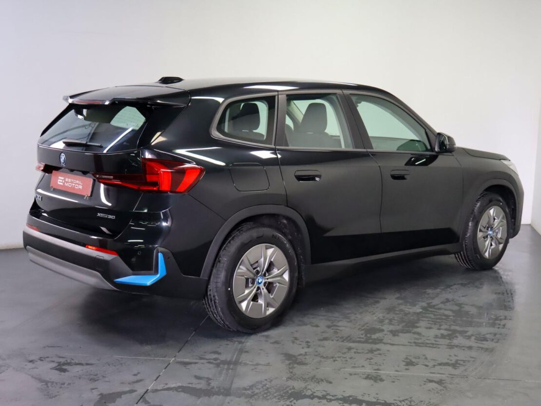BMW iX1 xDrive30 3