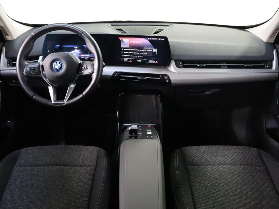 BMW iX1 xDrive30 10