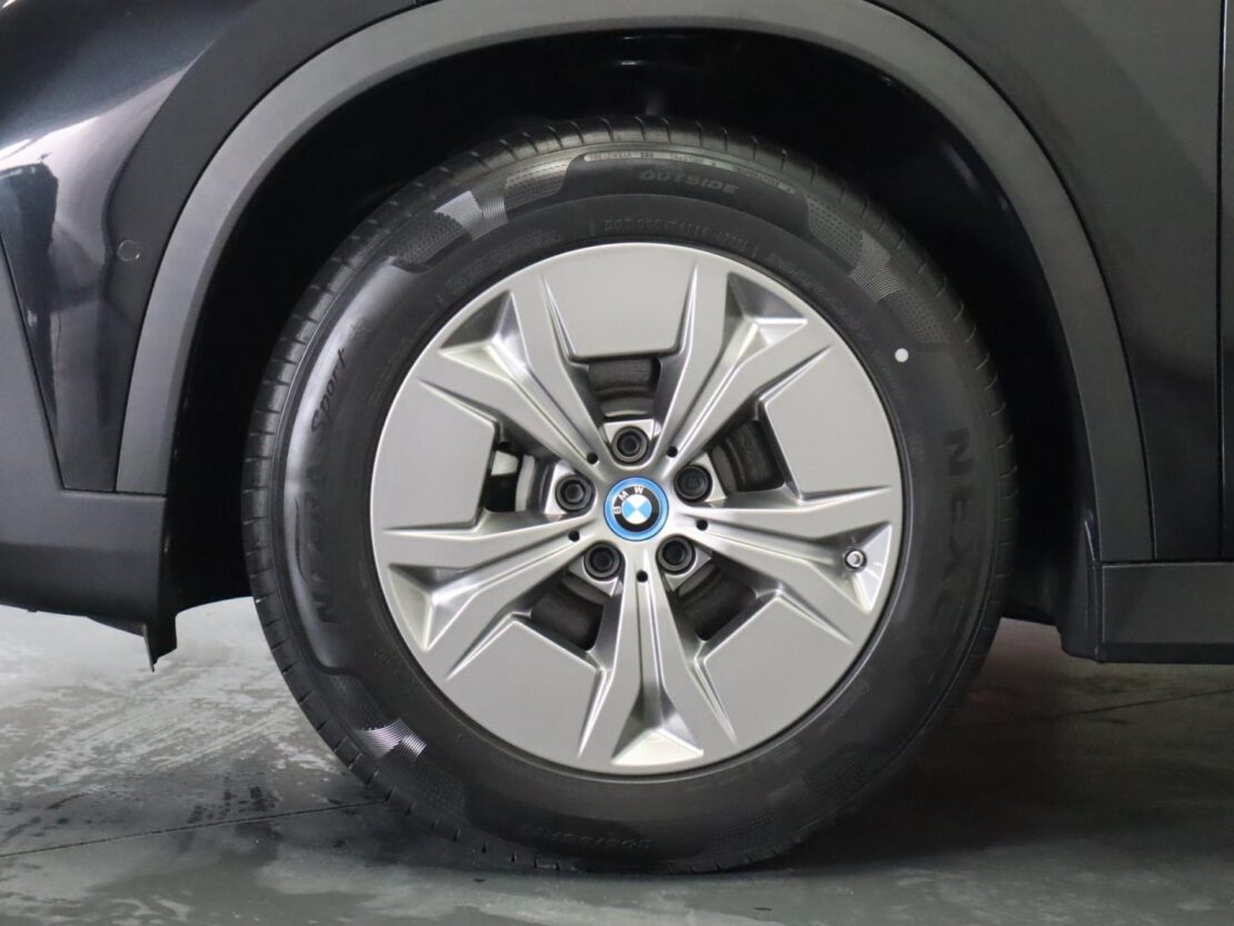 BMW iX1 xDrive30 5