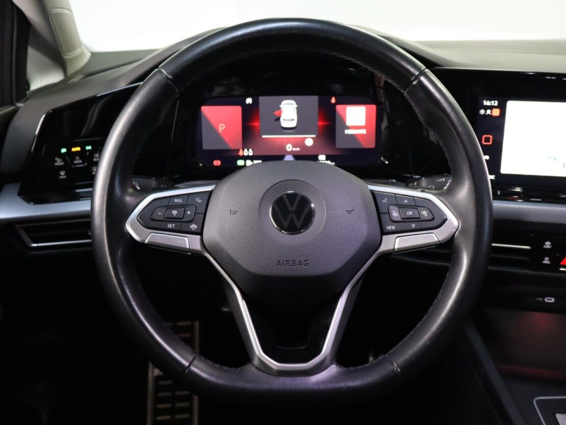 Volkswagen Golf 1.5 eTSI Active DSG 11