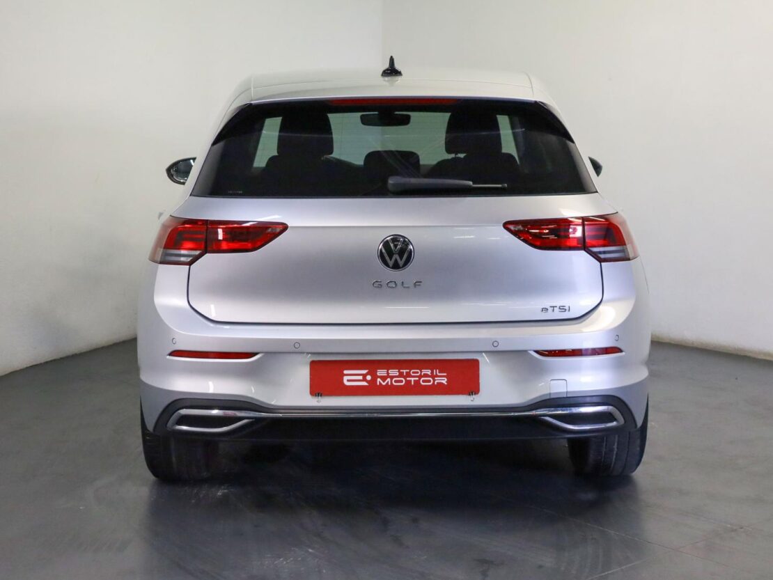 Volkswagen Golf 1.5 eTSI Active DSG 4