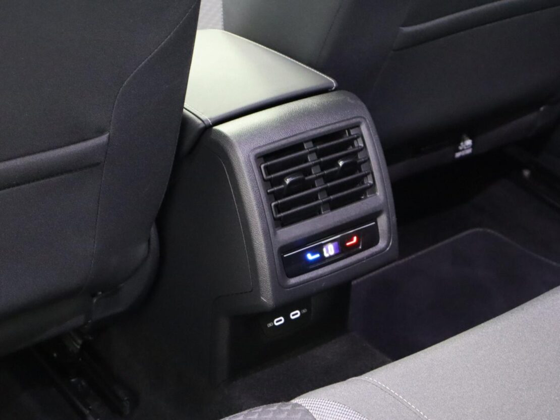 Volkswagen Golf 1.5 eTSI Active DSG 9
