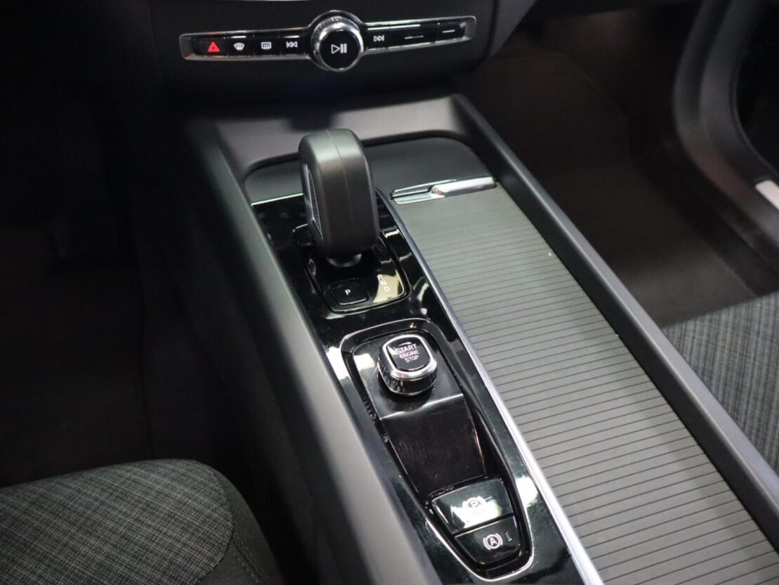 Volvo XC60 2.0 T6  AWD PHEV Core Auto 21