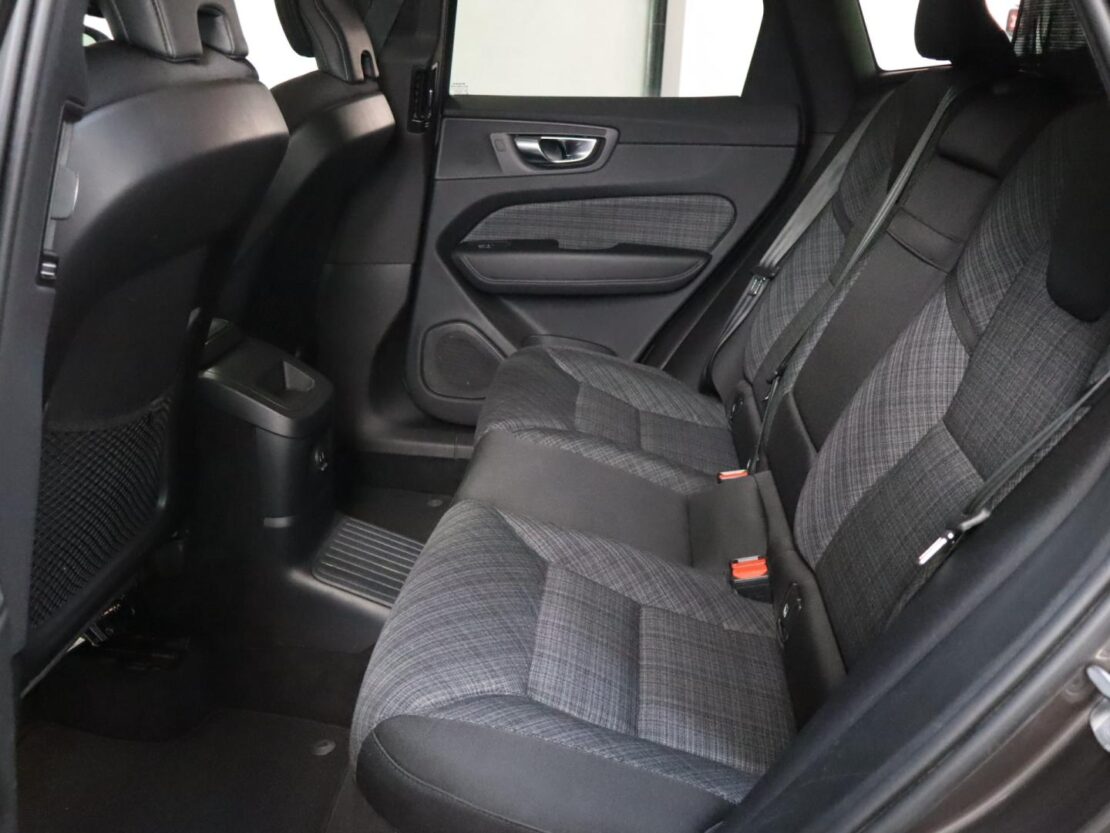 Volvo XC60 2.0 T6  AWD PHEV Core Auto 11