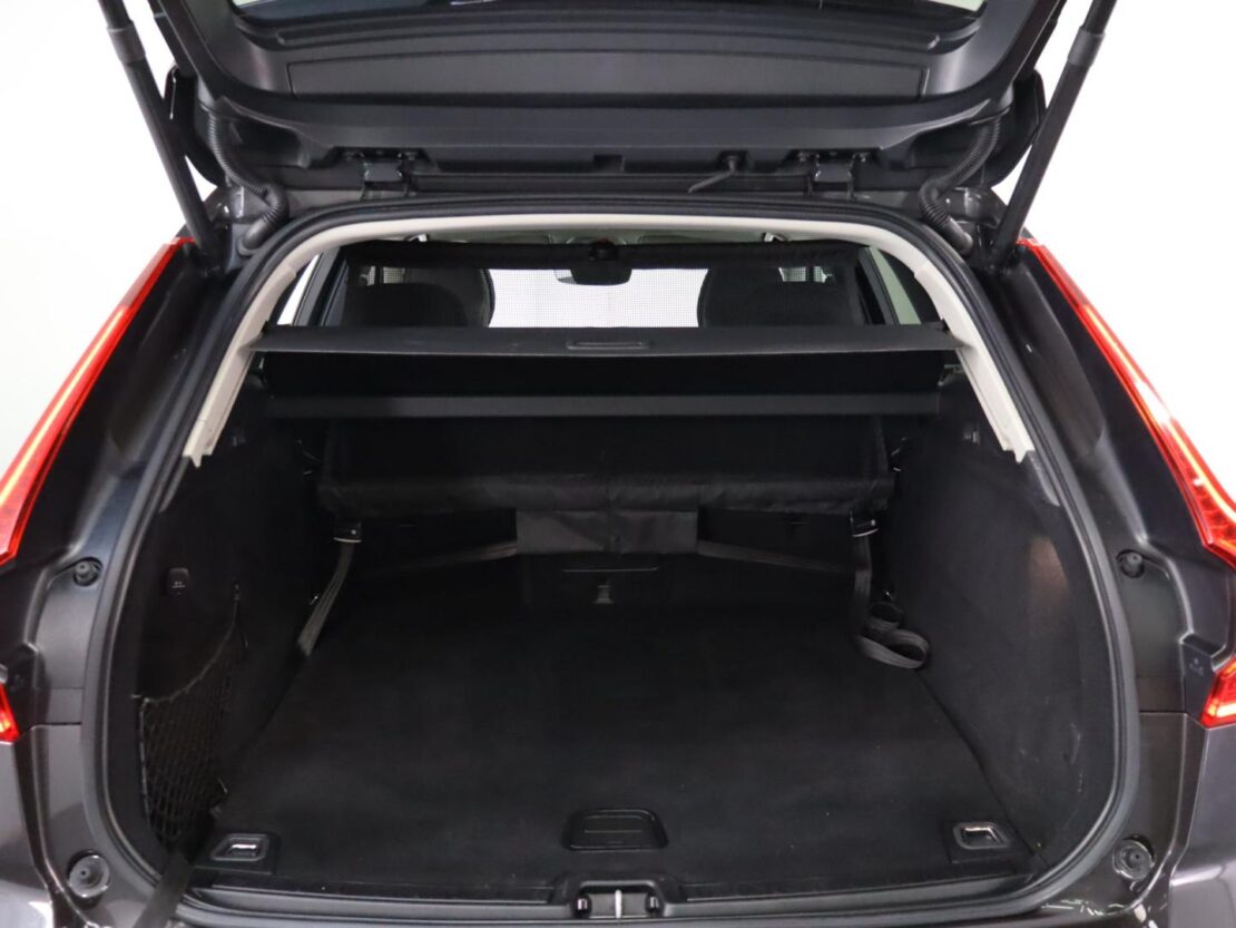 Volvo XC60 2.0 T6  AWD PHEV Core Auto 23