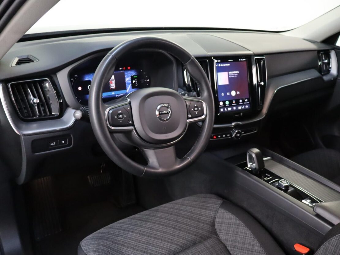Volvo XC60 2.0 T6  AWD PHEV Core Auto 8