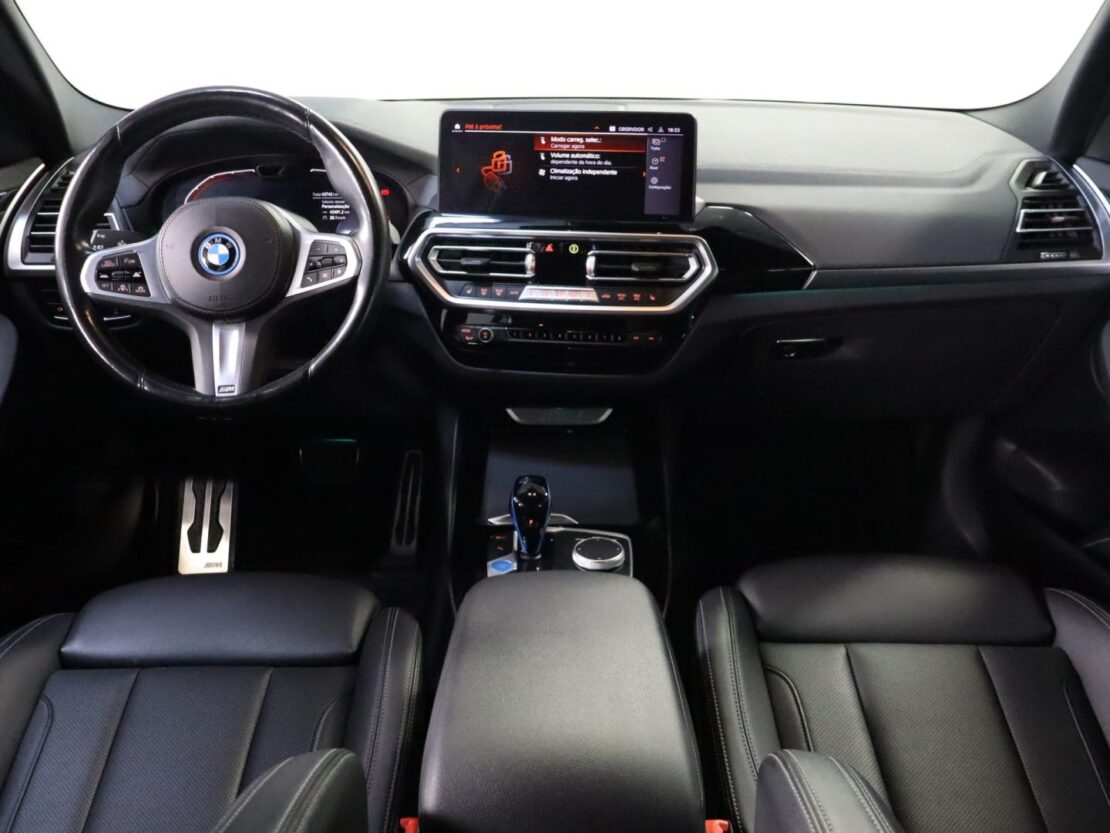 BMW iX3 Inspiring 13