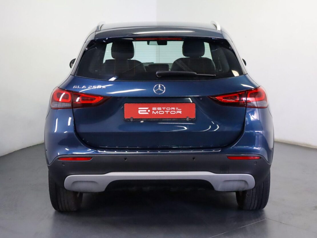 Mercedes Benz GLA 250 e STYLE 4