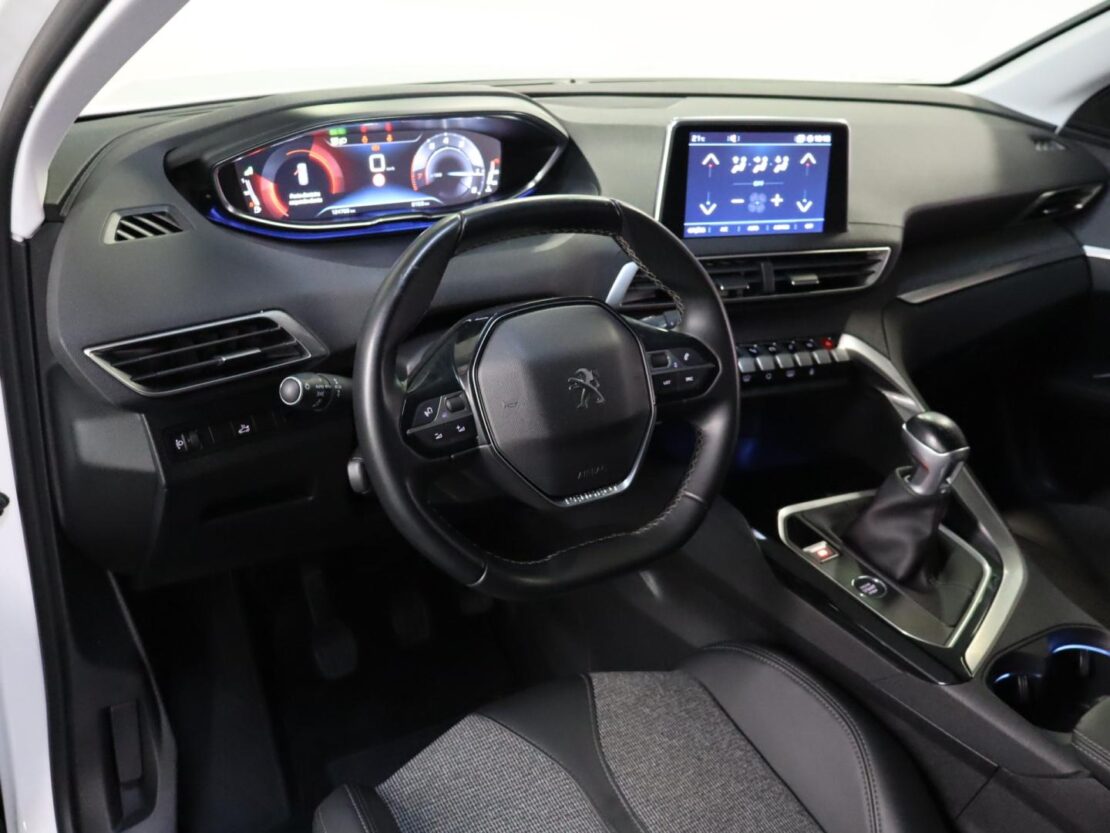 Peugeot 3008 1.2 PureTech Allure 6