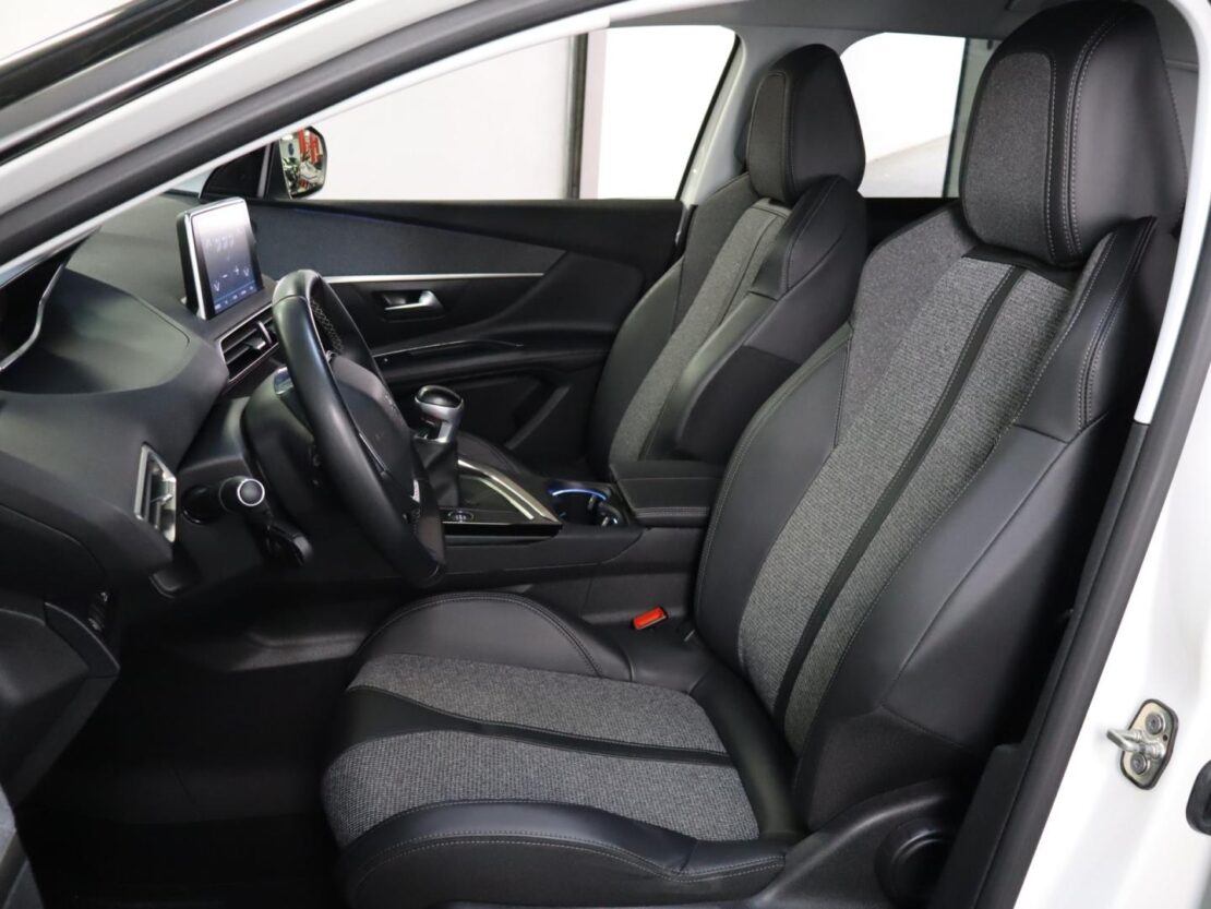 Peugeot 3008 1.2 PureTech Allure 7