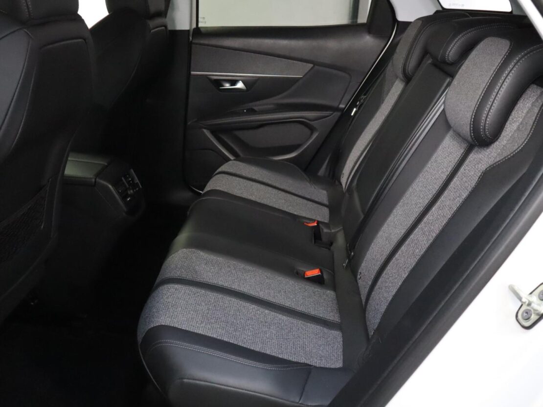 Peugeot 3008 1.2 PureTech Allure 8