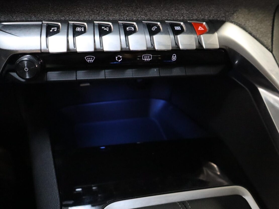 Peugeot 3008 1.2 PureTech Allure 18