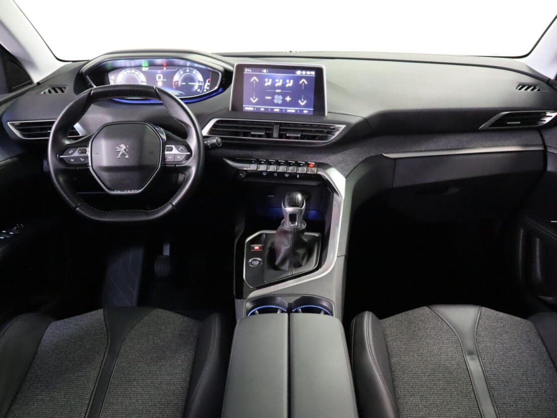 Peugeot 3008 1.2 PureTech Allure 9