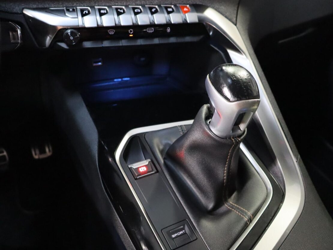 Peugeot 3008 GT Line 1.6 BlueHDi EAT6 17