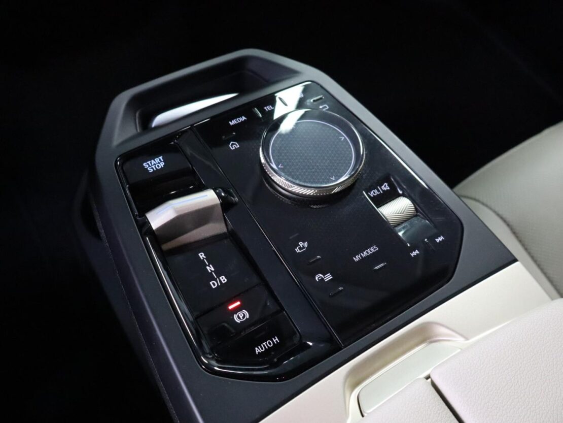 BMW iX xDrive40 22