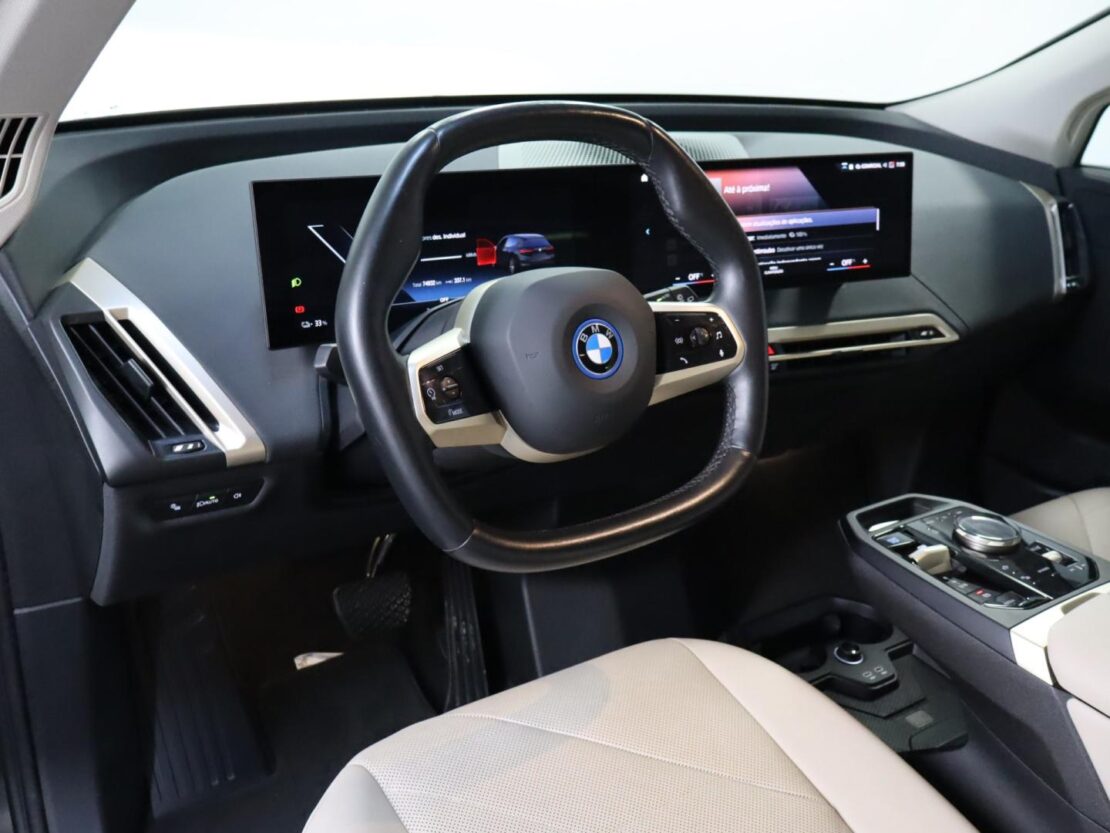BMW iX xDrive40 8