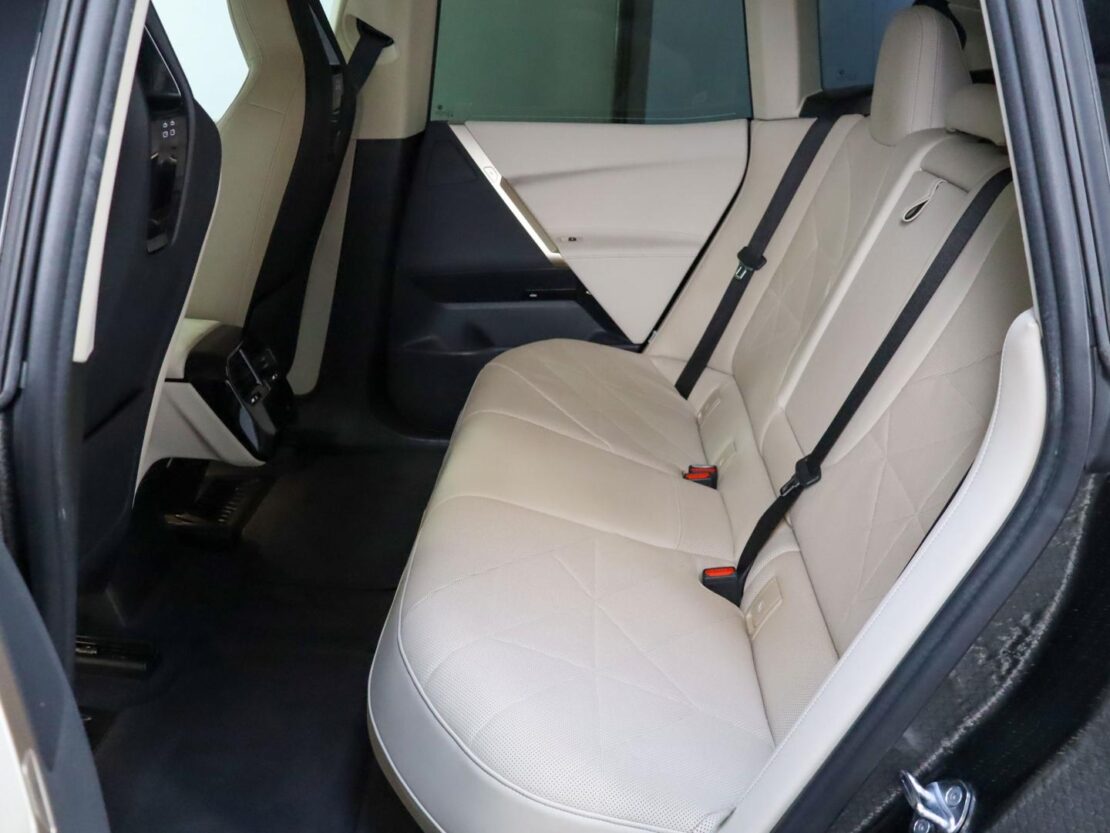 BMW iX xDrive40 10