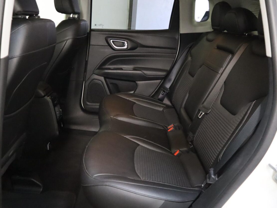 Jeep Compass 1.3 T Night Eagle 8