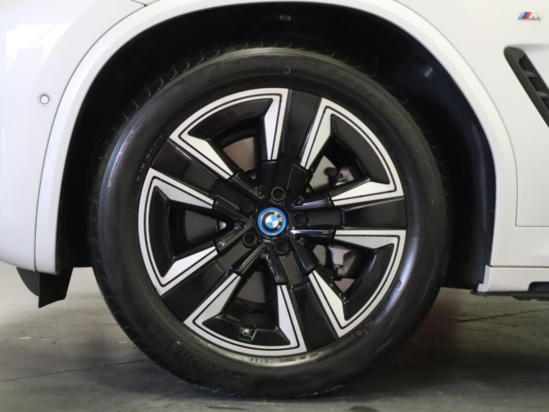 BMW iX3 M Sport Inspiring 5