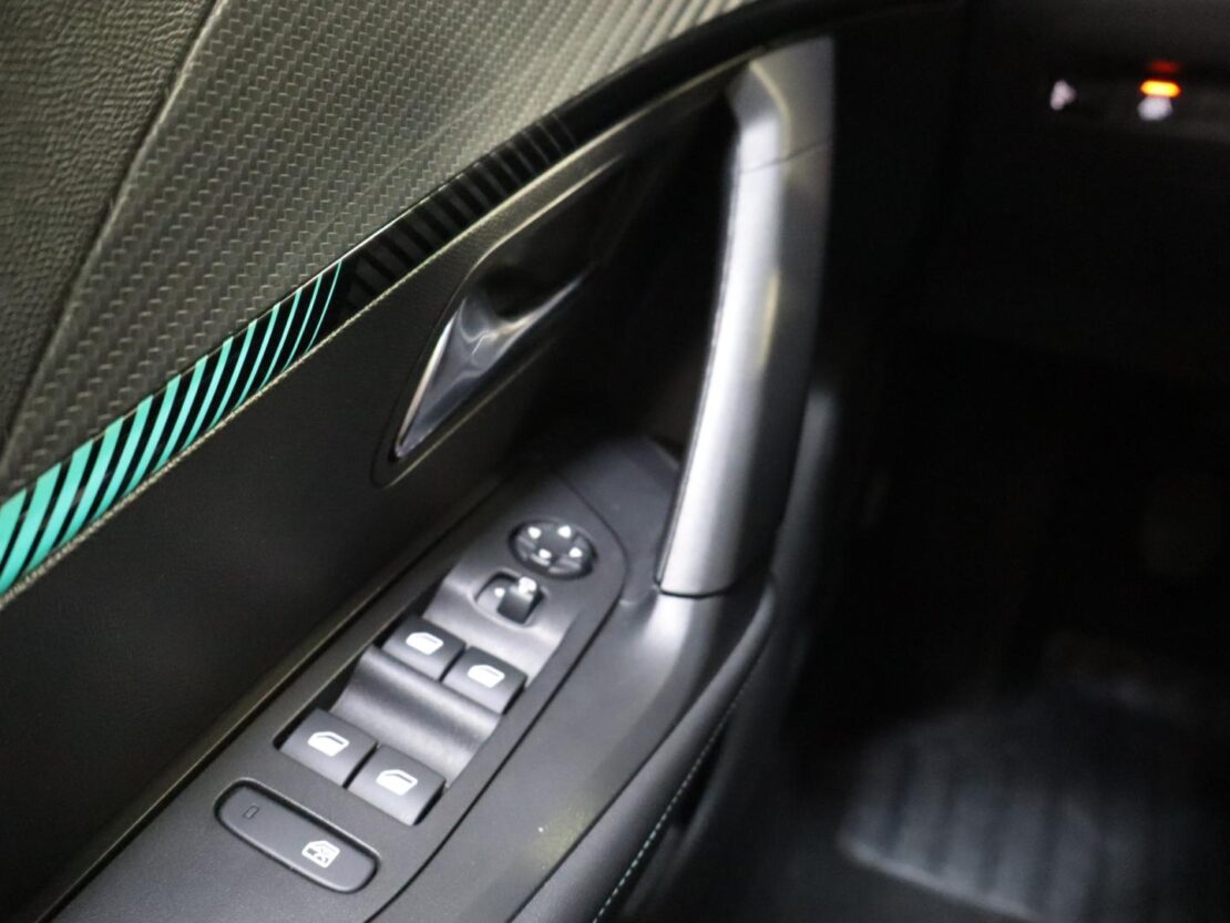 Peugeot 2008 1.2 PureTech  Allure 11