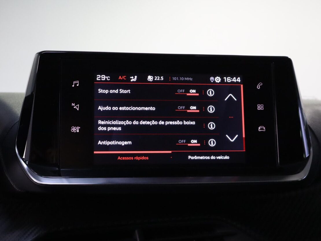 Peugeot 2008 1.2 PureTech  Allure 16