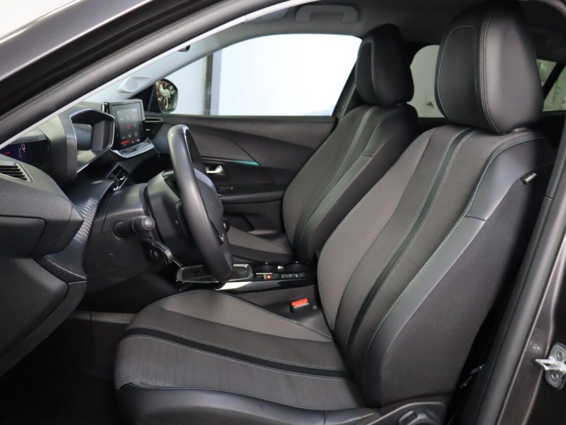 Peugeot 2008 1.2 PureTech  Allure 7