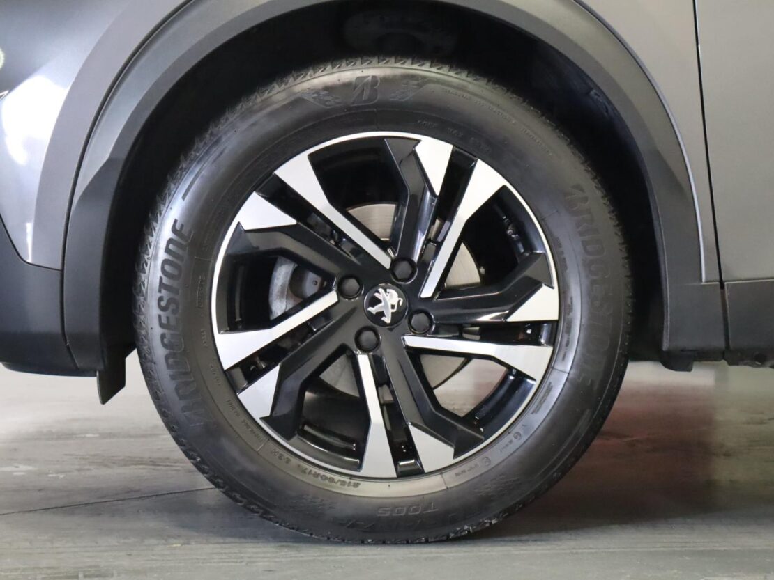 Peugeot 2008 1.2 PureTech  Allure 5