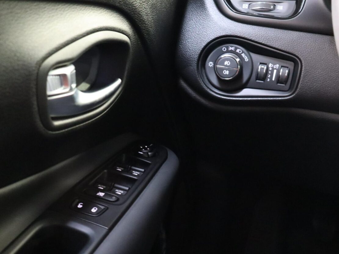 Jeep Renegade Night Eagle 1.0  4X2 11