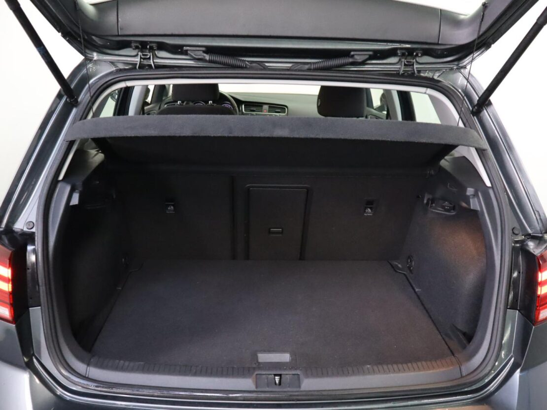 Volkswagen Golf 1.6 TDI Confortline 21