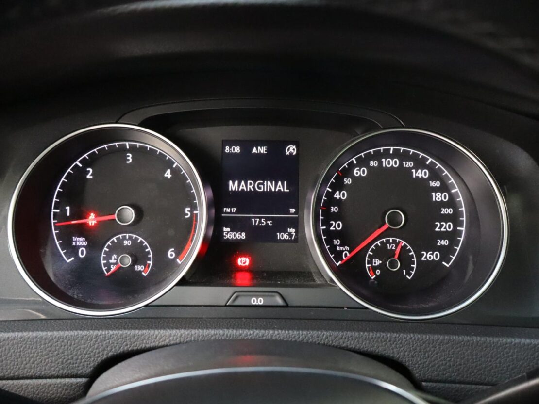 Volkswagen Golf 1.6 TDI Confortline 12