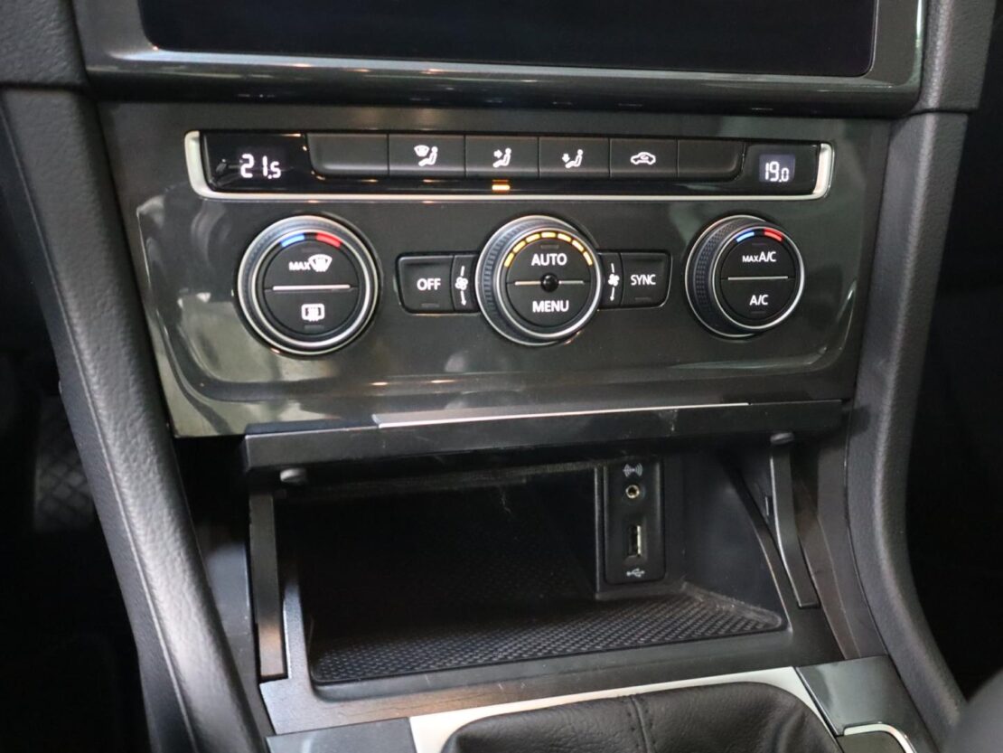 Volkswagen Golf 1.6 TDI Confortline 19