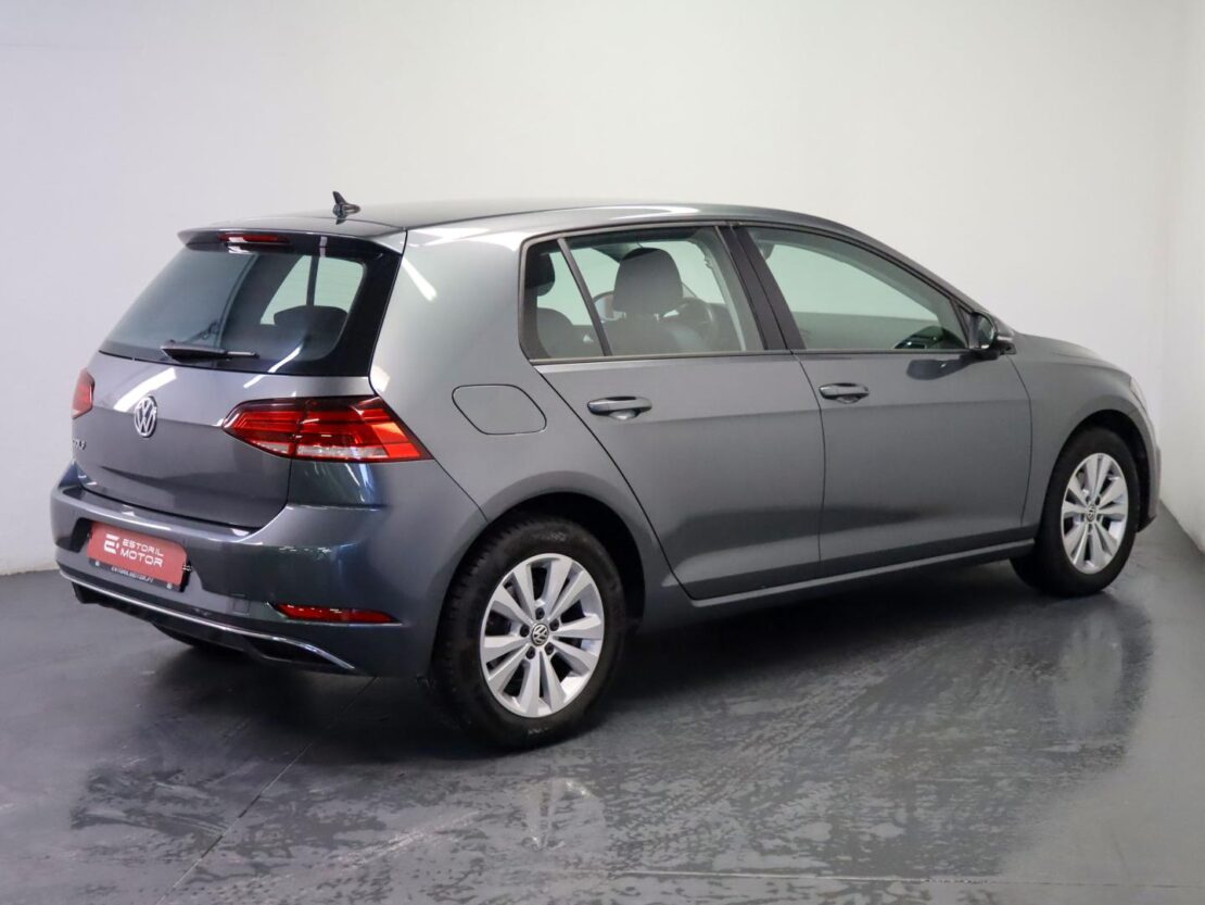 Volkswagen Golf 1.6 TDI Confortline 4