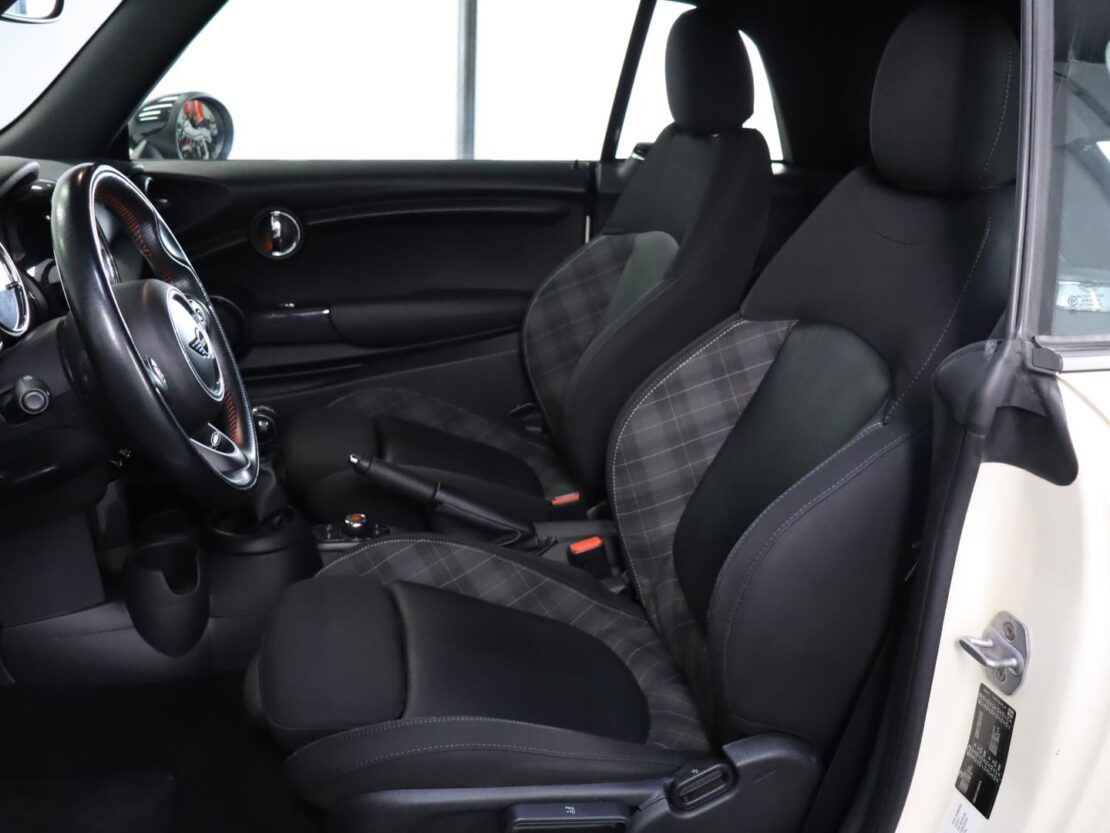 Mini Mini Cooper D Cabrio 11