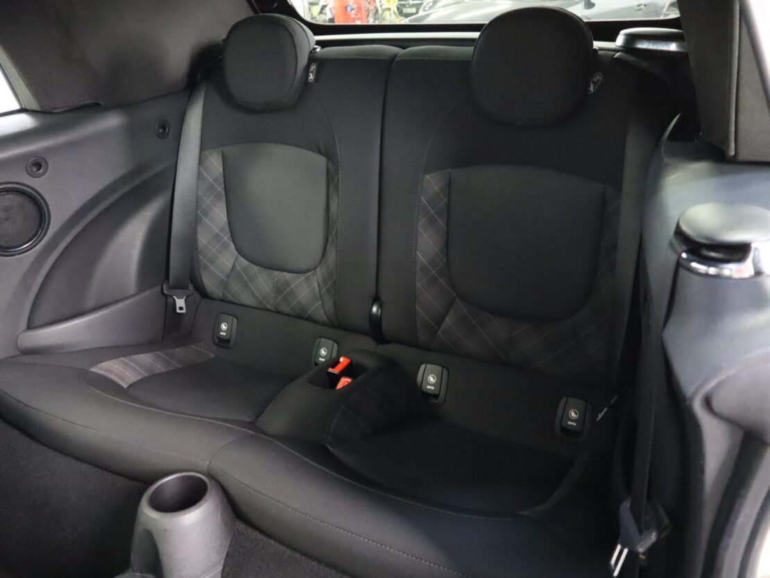 Mini Mini Cooper D Cabrio 12