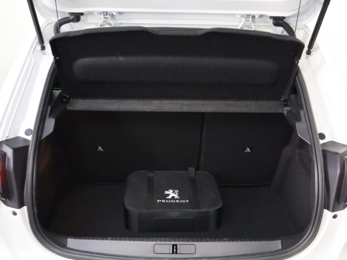 Peugeot e-208 Allure Versão Eléctrica 16