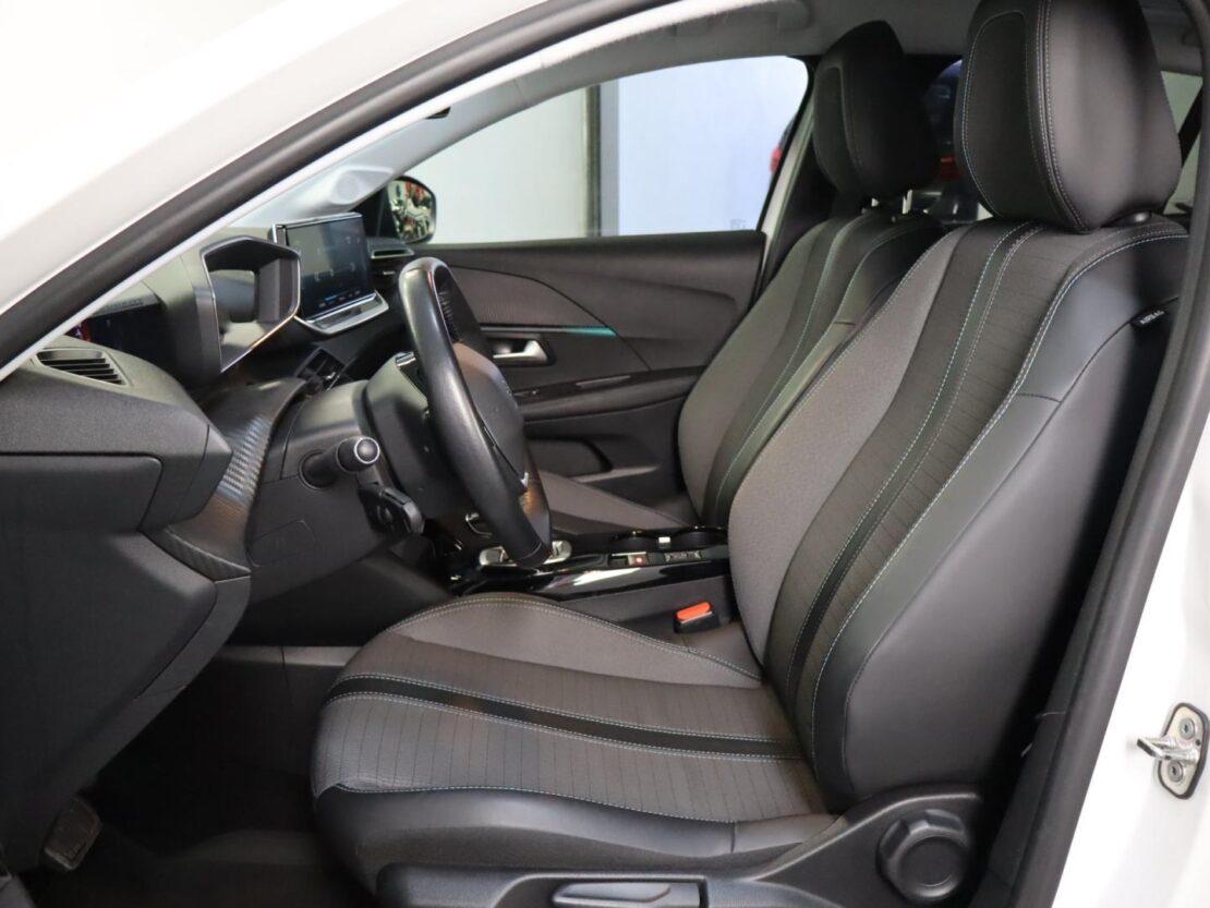 Peugeot e-208 Allure Versão Eléctrica 6