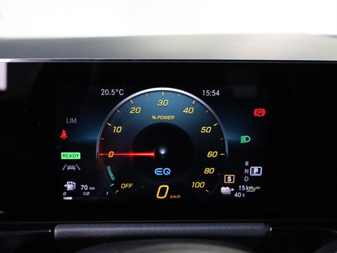 Mercedes Benz GLA 250 e Progressive 12