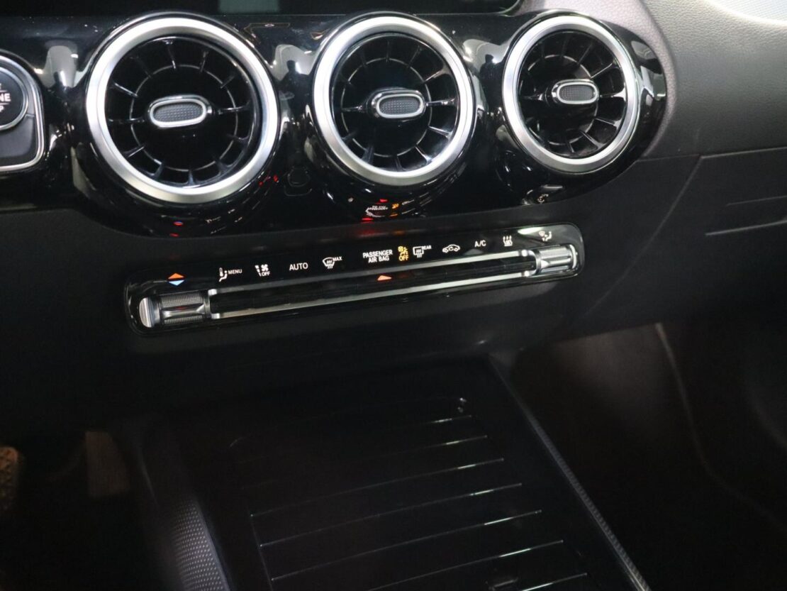 Mercedes Benz GLA 250 e Progressive 20