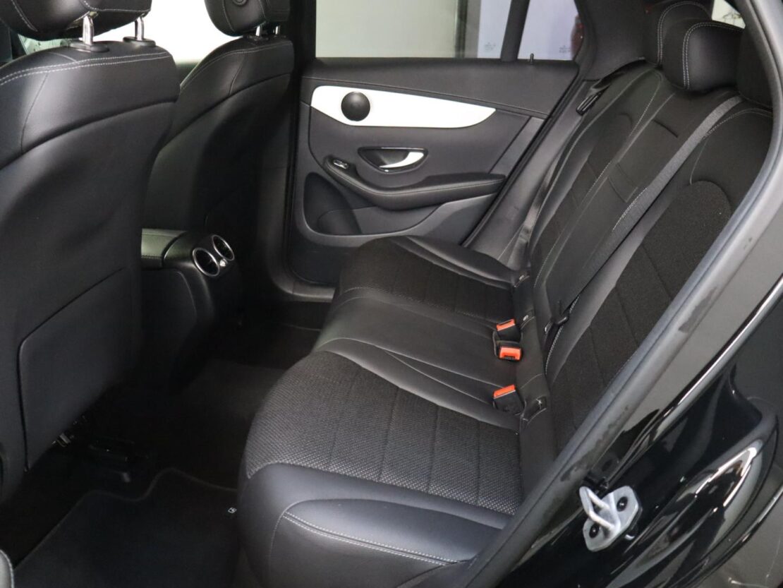 Mercedes Benz GLC SUV 300 e 4MATIC 10