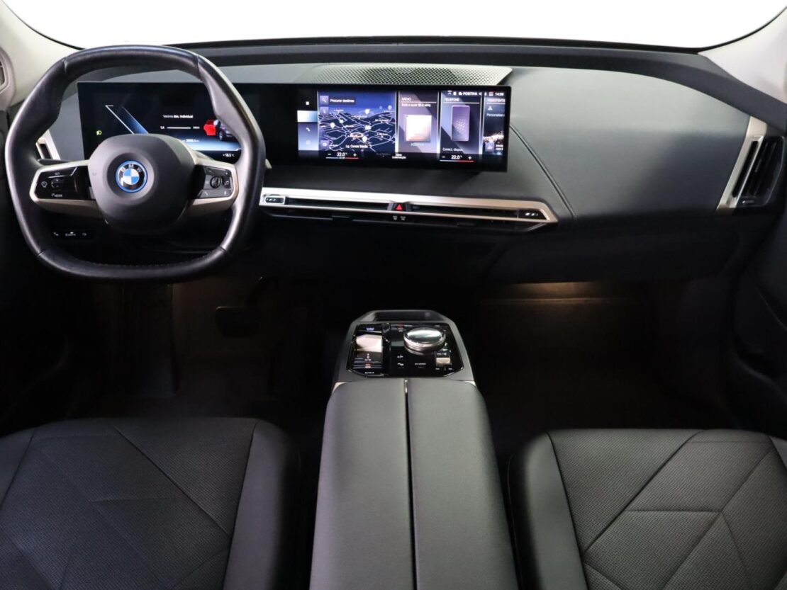 BMW iX xDrive40 11