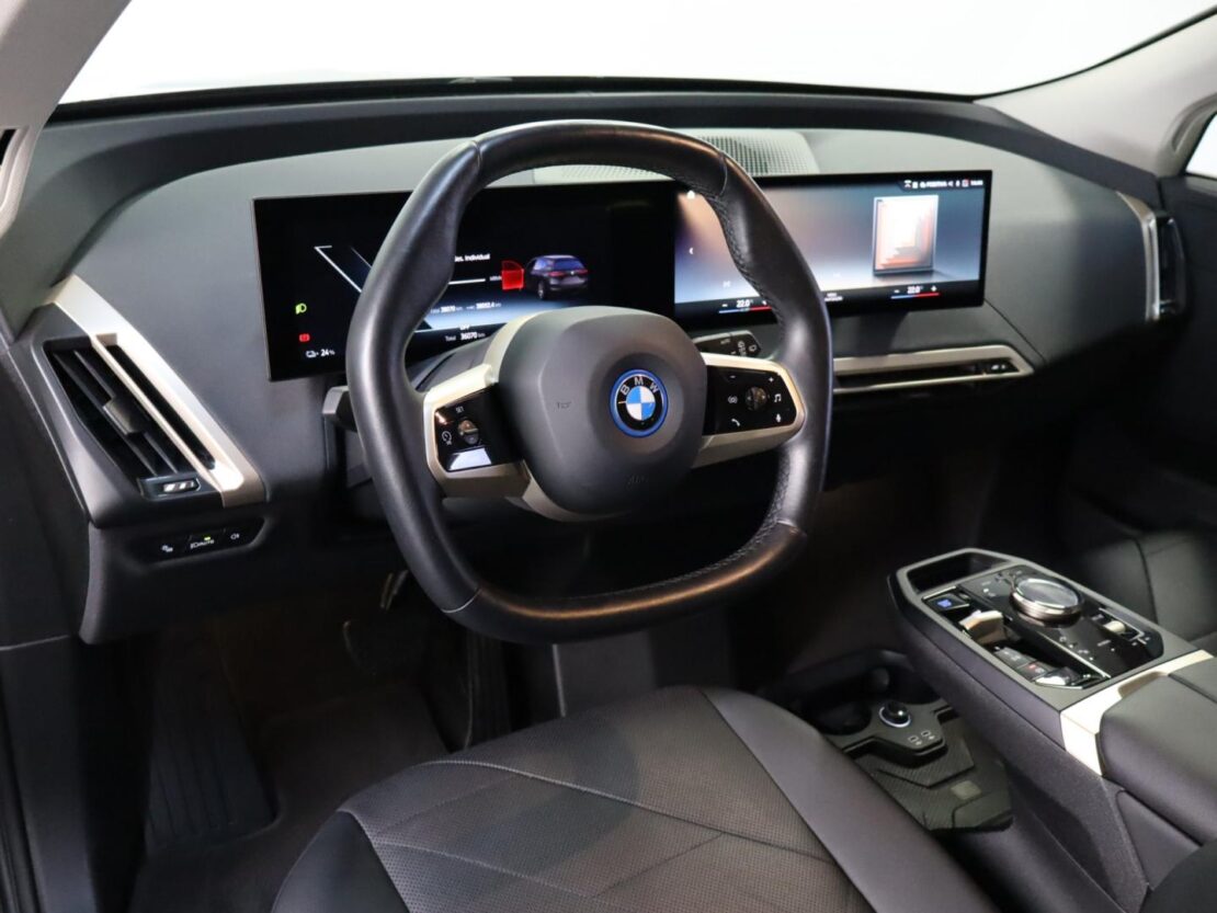 BMW iX xDrive40 8
